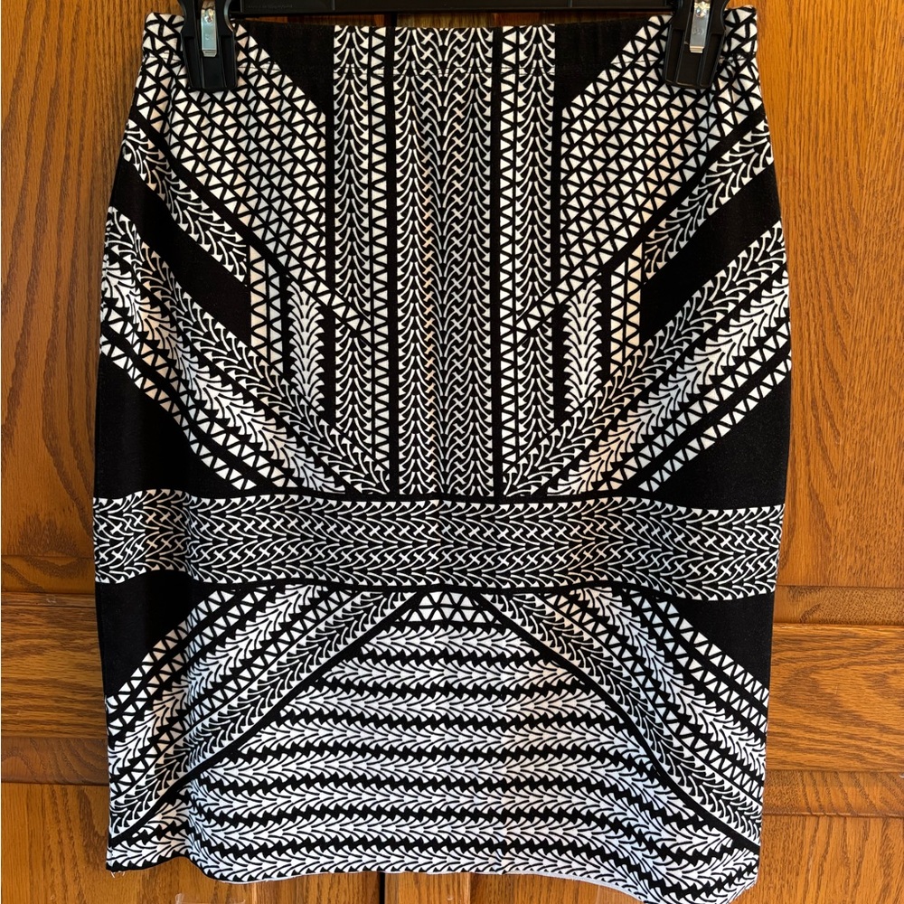 Max Studio Black and White Geometric Pencil Skirt Size Small S